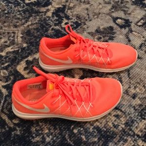 Size 8.5. Good condition Nike fury 2.